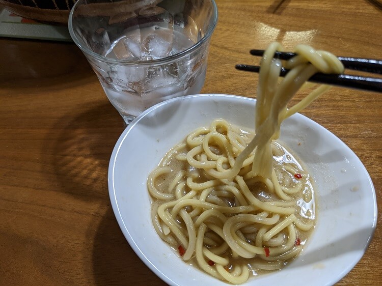 ちゃんぽん麺をすくう画像