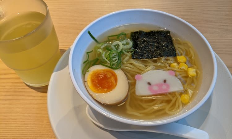 お子様ラーメンとお茶