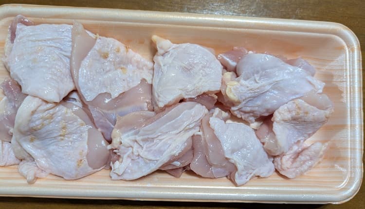 とりモモ肉カット画像