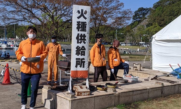 木炭の火種供給所